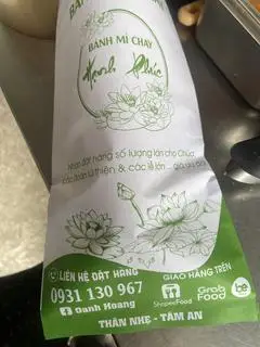 Hình ảnh bánh mì chả lụa , chả chiên sườn khìa chay thêm trứng 