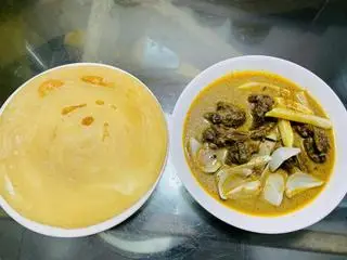 Hình ảnh Cari Bò ăn kèm bánh Roticanai