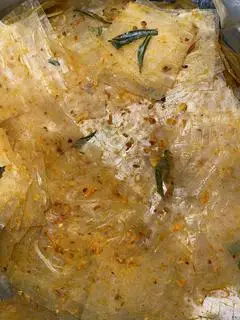 Hình ảnh Bánh Tráng Khô Gà Lá Chanh