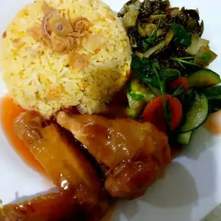 Hình ảnh Cơm rang cánh gà chiên mắm