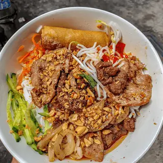 Hình ảnh Bún thịt xào chả giò