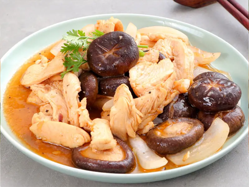 Hình ảnh cơm rang gà xào nấm