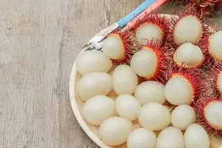 Hình ảnh Chôm Chôm Lột Vỏ Sẵn - 300g 