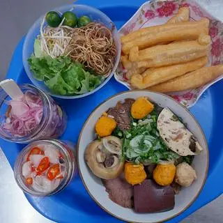 Hình ảnh Bún bò Huế đặt biệt thêm chả cua