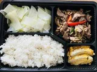 Hình ảnh cơm gà xào sả ớt