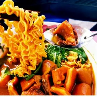 Hình ảnh Phá lấu xào mì gói
