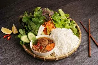 Hình ảnh Bún chả chấm thịt lẫn Đặc Biệt