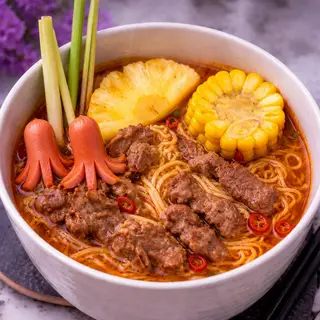 Hình ảnh Mỳ lẩu thái xúc xích bò chua cay