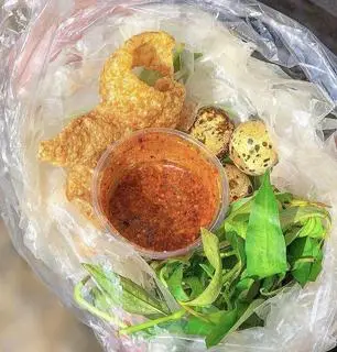 Hình ảnh Bánh tráng chấm sốt me, sốt tắc