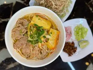 Hình ảnh Bún Bò Tái - Chả Cua