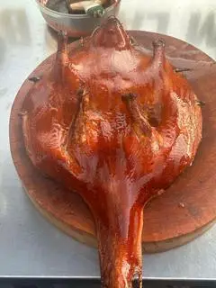 Hình ảnh Vịt quay tì bà - 1 con kèm 4 bánh bao