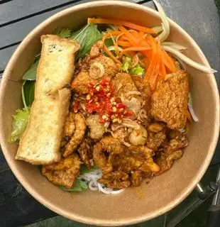 Hình ảnh combo bún thịt xào + nước thái xanh hoặc trà tắc 