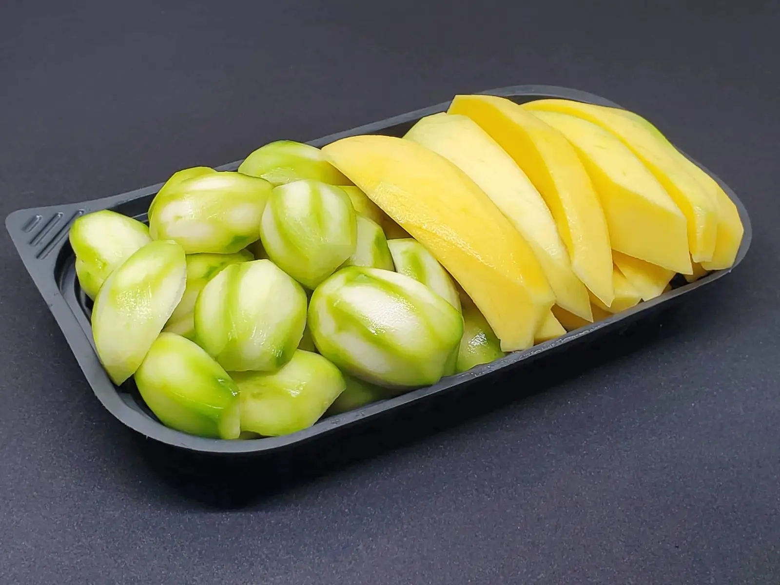 Hình ảnh Cóc non+ xoài sống ..kèm mắm ruốc 