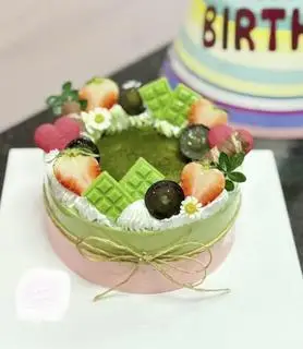 Hình ảnh Bánh Mousse dâu kết hợp tiramisu matcha