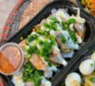 Hình ảnh Cuộn chấm sốt me