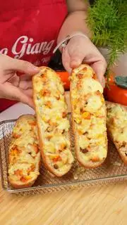 Hình ảnh  bánh mì pizza nhân bắp phô mai 