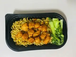 Hình ảnh Mì trộn gà viên