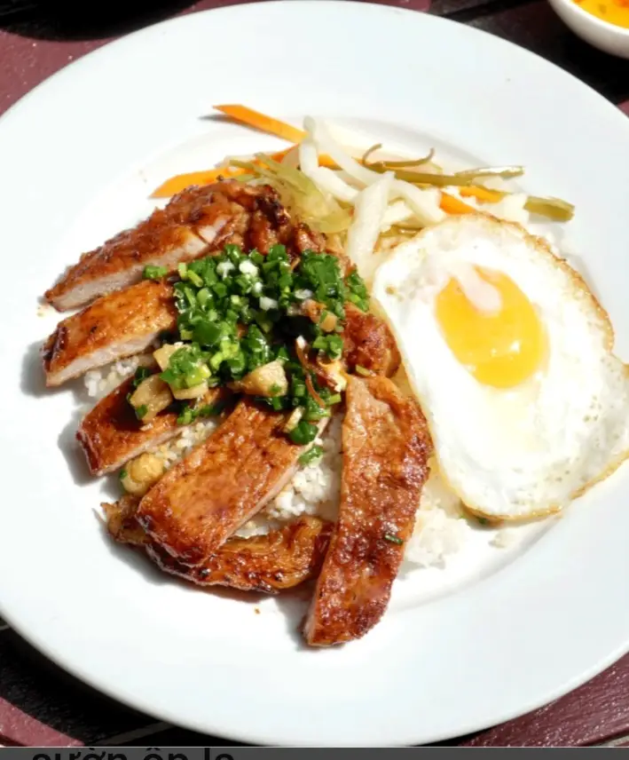 Hình ảnh CƠM SƯỜN TRỨNG