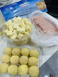 Hình ảnh 10 Nem phomai khổng lồ (chưa rán)
