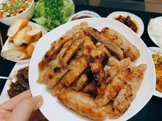 Hình ảnh Bún trộn nem lụi
