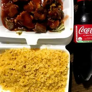 Hình ảnh Cơm rang sườn sốt cay - coca