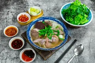 Hình ảnh Tô giò xương Hoành Thánh Lá ( Nui, Hủ Tiếu, Mì, Bánh Canh, Bún Gạo )