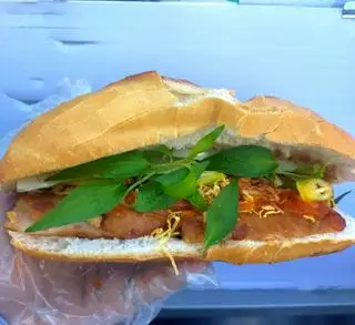 Hình ảnh bánh mì Nem nướng+chà bông 