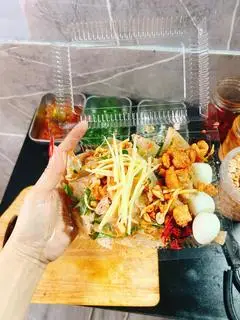 Hình ảnh Bánh tráng phơi sương trộn Fulltoping Tóp Mỡ