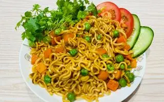 Hình ảnh mỳ trộn rau củ