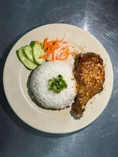 Hình ảnh Cơm đùi gà giòn mắm tỏi