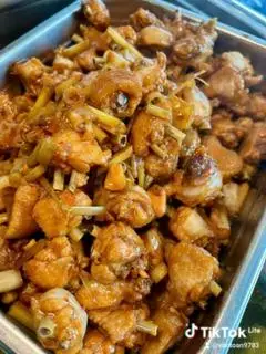 Hình ảnh Gà kho sả ớt thêm