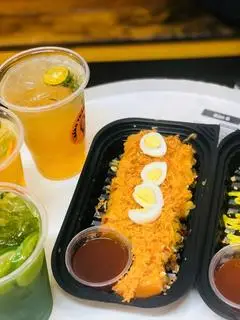Hình ảnh Bánh tráng cuộn phô mai ruốc cay