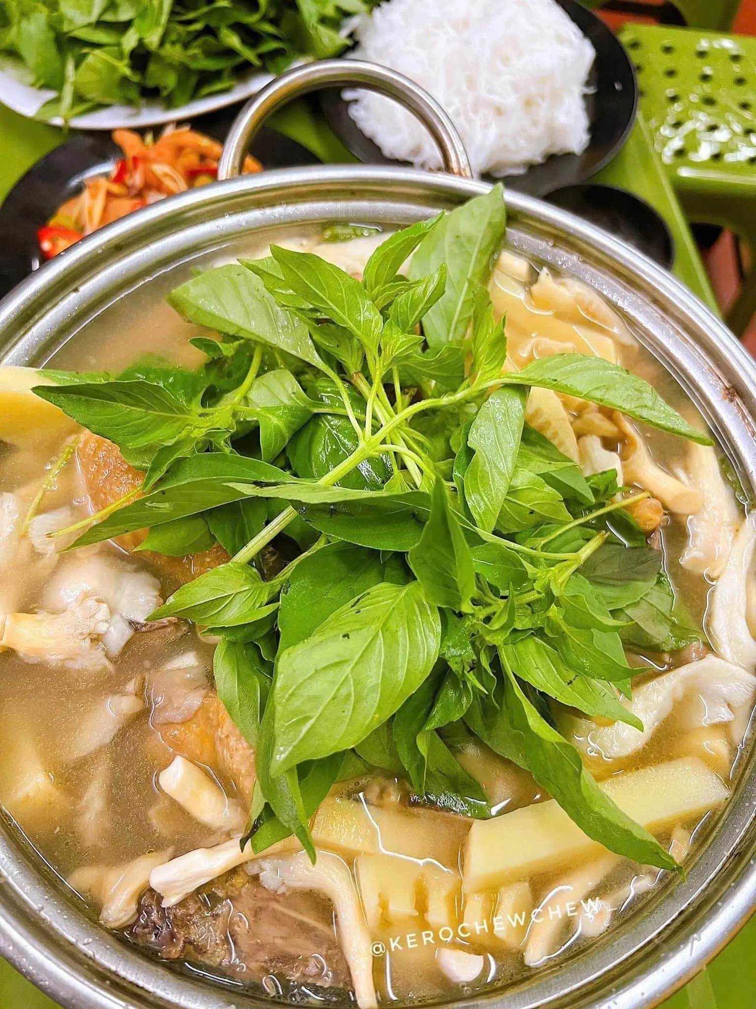 Hình ảnh Lẩu Gà Lá É sz ( L ) 4-5 người