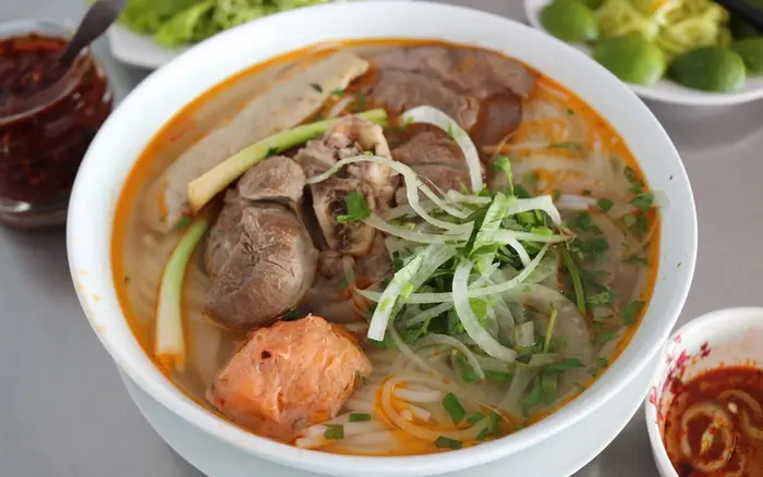 Hình ảnh Bún bò Huế + chả