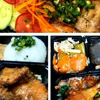 Hình ảnh Cơm Ba Chỉ Nướng Xiên - Trứng Opla