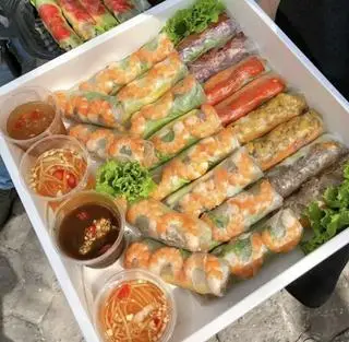 Hình ảnh Combo 20 Cuốn : 10 Tôm To - 5 Bắp Giò Heo - 5 Bò Xào Mềm