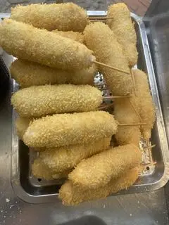 Hình ảnh 3 hotdog (xúc xích phomai) 