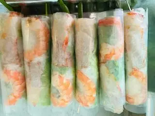 Hình ảnh 2 gỏi tôm thịt