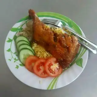 Hình ảnh Cơm chiên gà góc tư
