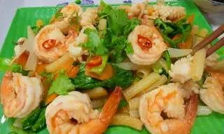 Hình ảnh nui xào hải sản