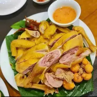 Hình ảnh Nguyên Con Gà Ủ Muối Ôm Trứng Non ( không đầu, chân)