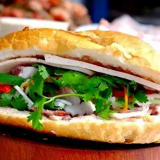 Hình ảnh Bánh Mỳ Pate Chả