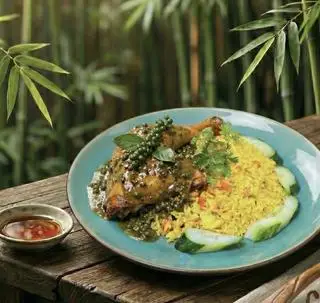 Hình ảnh Cơm Gà Sốt Tiêu