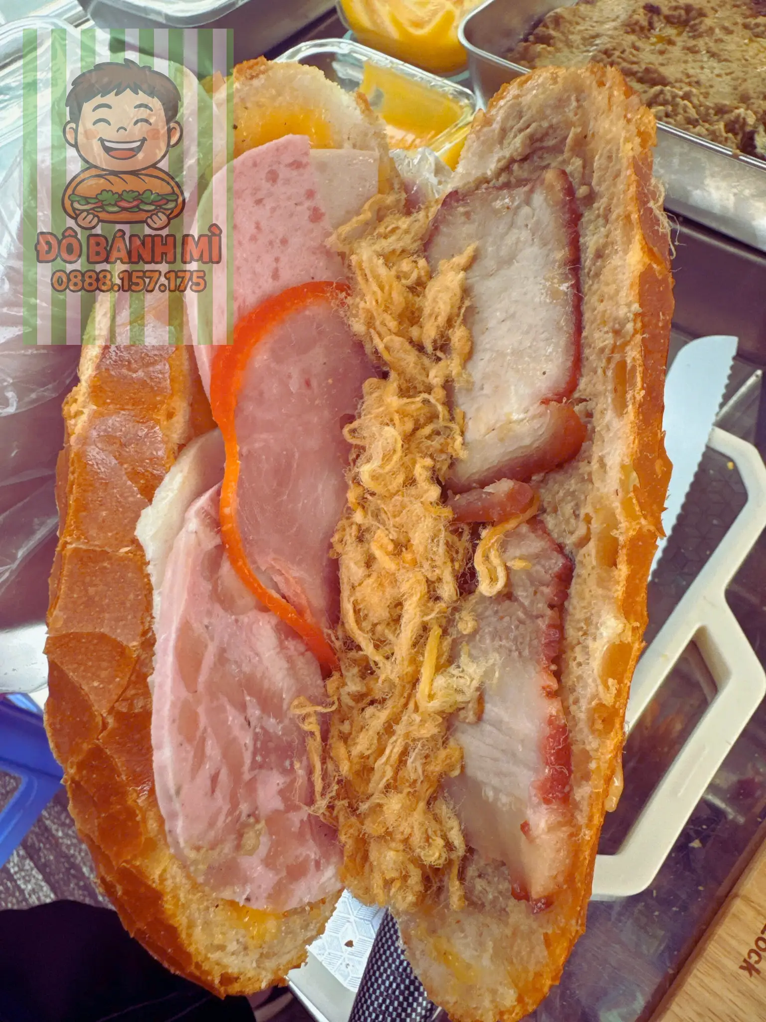 Hình ảnh Bánh mì full topping ú nụ