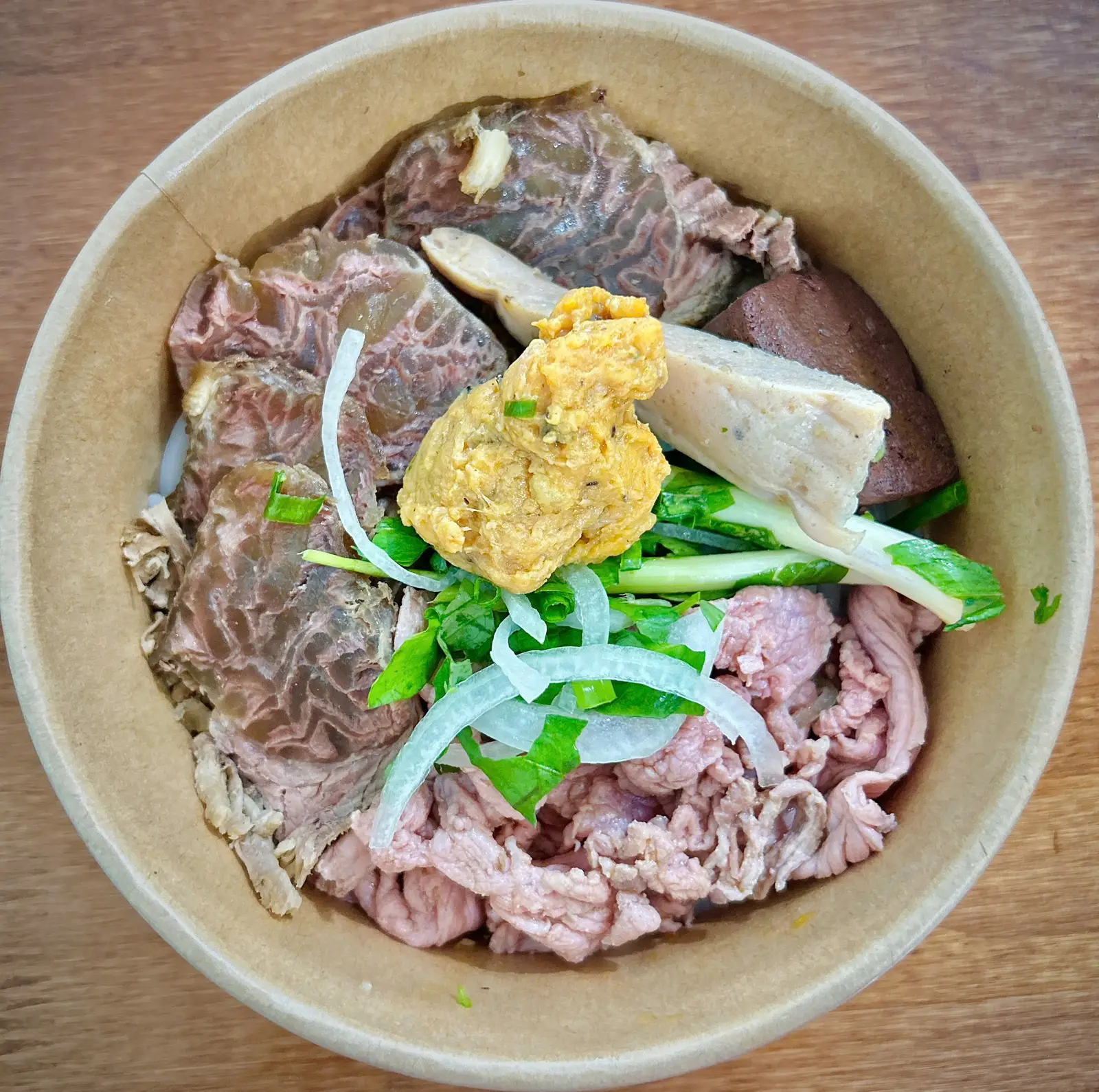Hình ảnh Bún bò đặc biệt bắp hoa