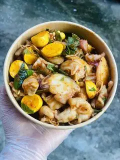 Hình ảnh chAn gà mixx râu bạch tuộc + trứng non+ sứa