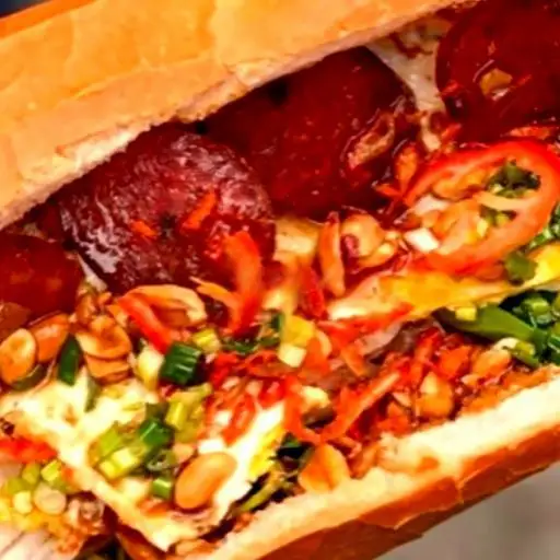Hình ảnh Bánh mỳ lạp xưởng tươi+thịt bò khô + pate