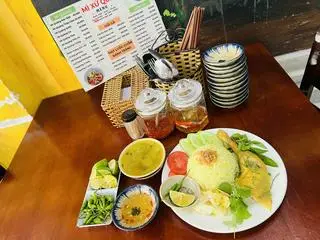 Hình ảnh Cơm gà ĐÙI