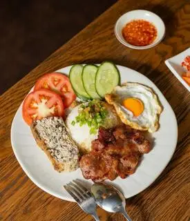 Hình ảnh cơm tấm sườn chả trứng 