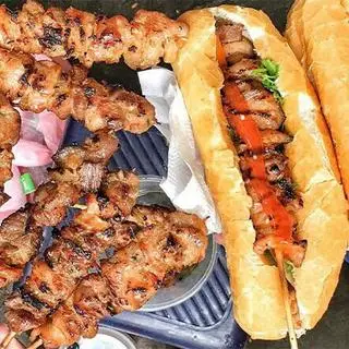 Hình ảnh Bánh mì xiên thịt nướng - 2 xiên nướng